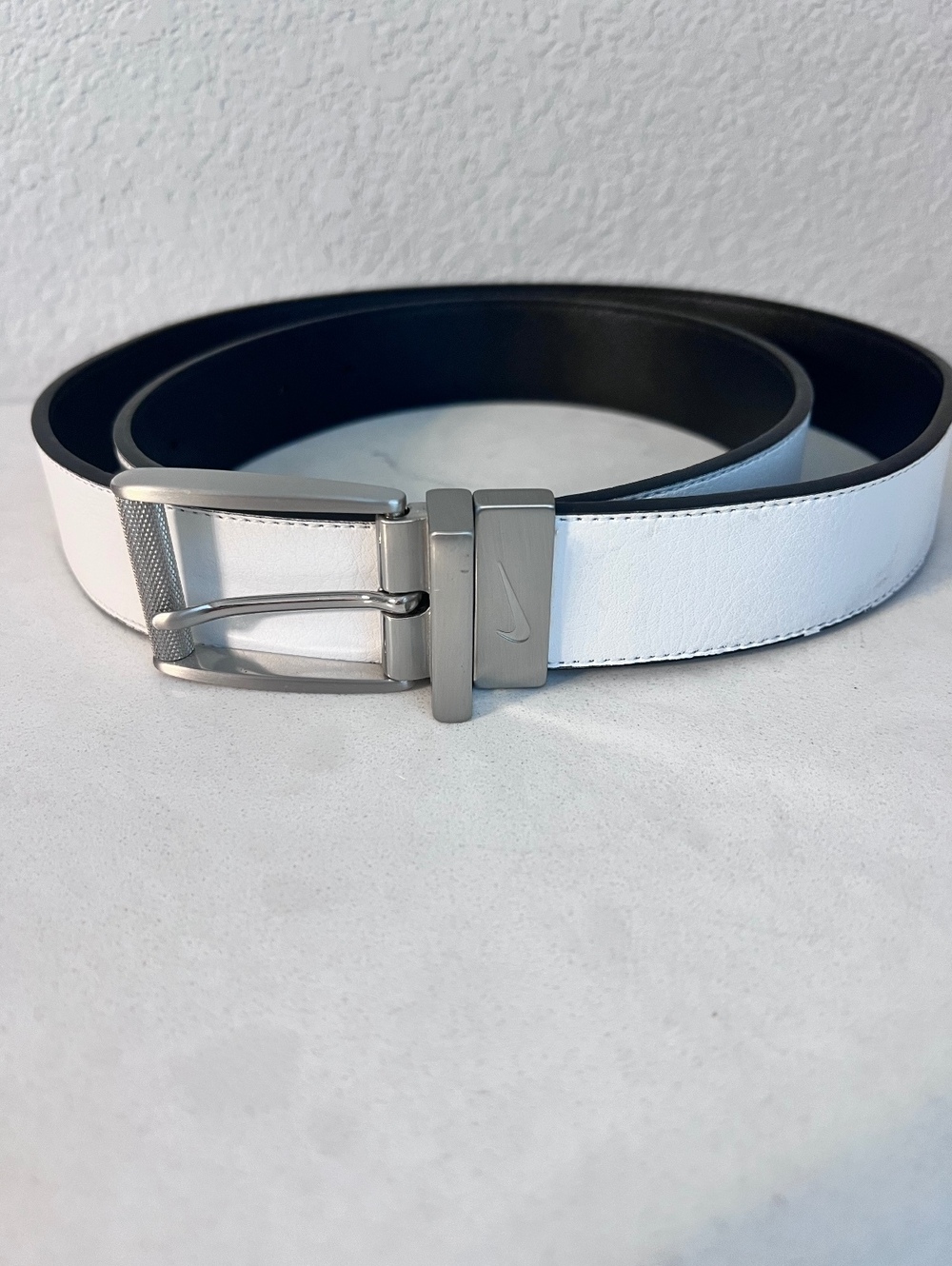 Nike Golf Men’s Sz 40 Reversible Black White Genuine Leather Belt Silver Buckle